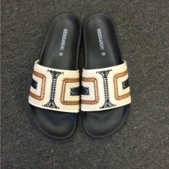 BERNARDO SANDALS, SIZE 11 - Picture 1 of 6